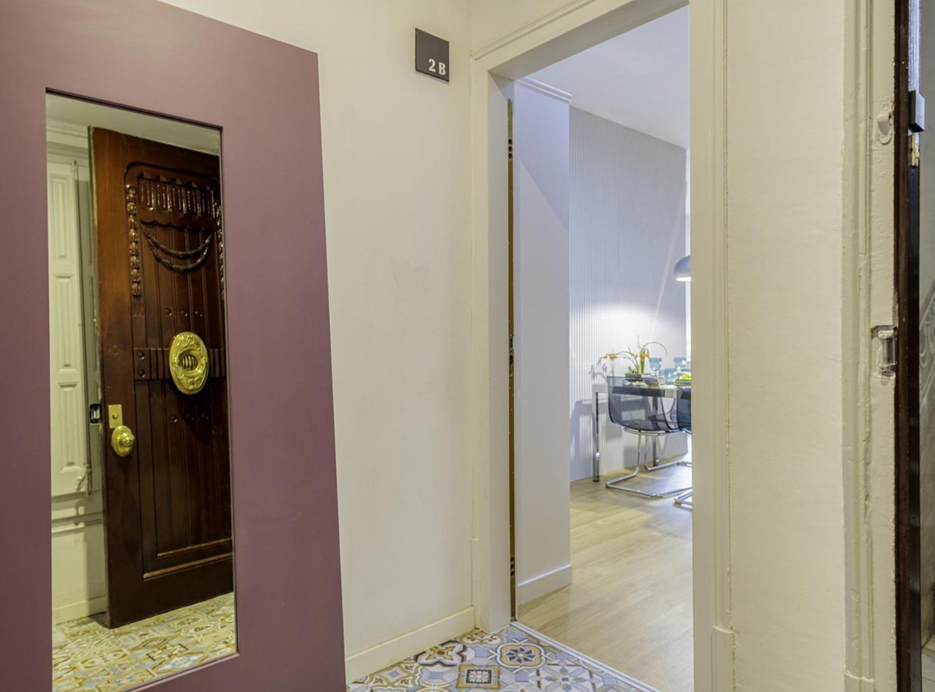 The Gaudi Suites II Barcelona Exterior foto